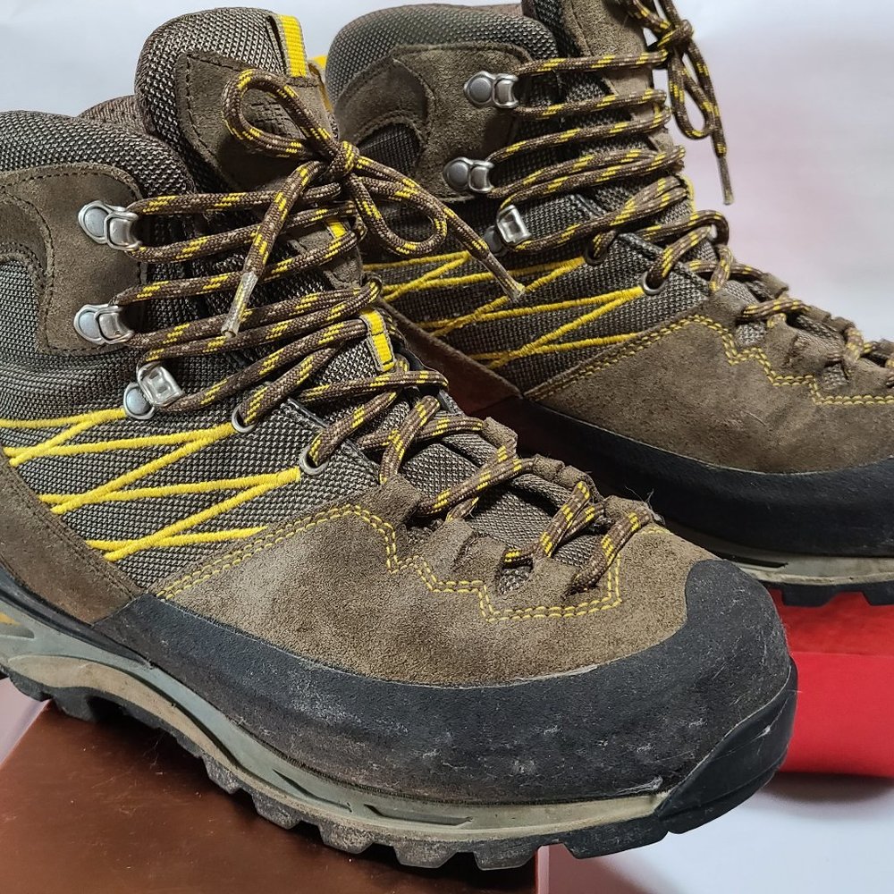 The North Face Hedgehog Fastpack Mid GTX Hiking Waterproof Boot Grey Sz 9 Women